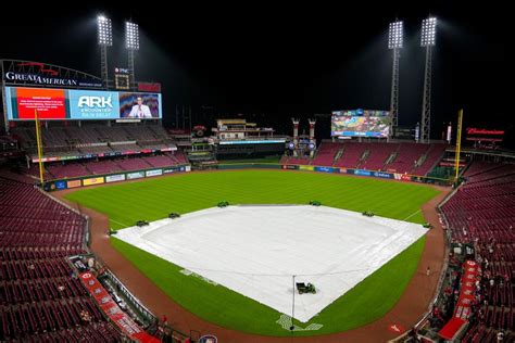 Rain pauses SF Giants’ game against Reds tied 2-2 in eighth inning